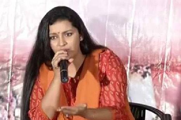  Renu Desai fires on angry comments in her inbox