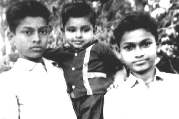 Childhood photo of Mega Brothers went viral in International Brothers Day