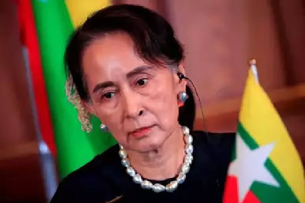 Aung San Suu Kyi appears in court  