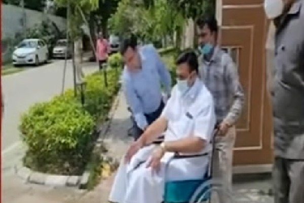 Raghurama Raju goes to Rajnath residence in wheelchair 