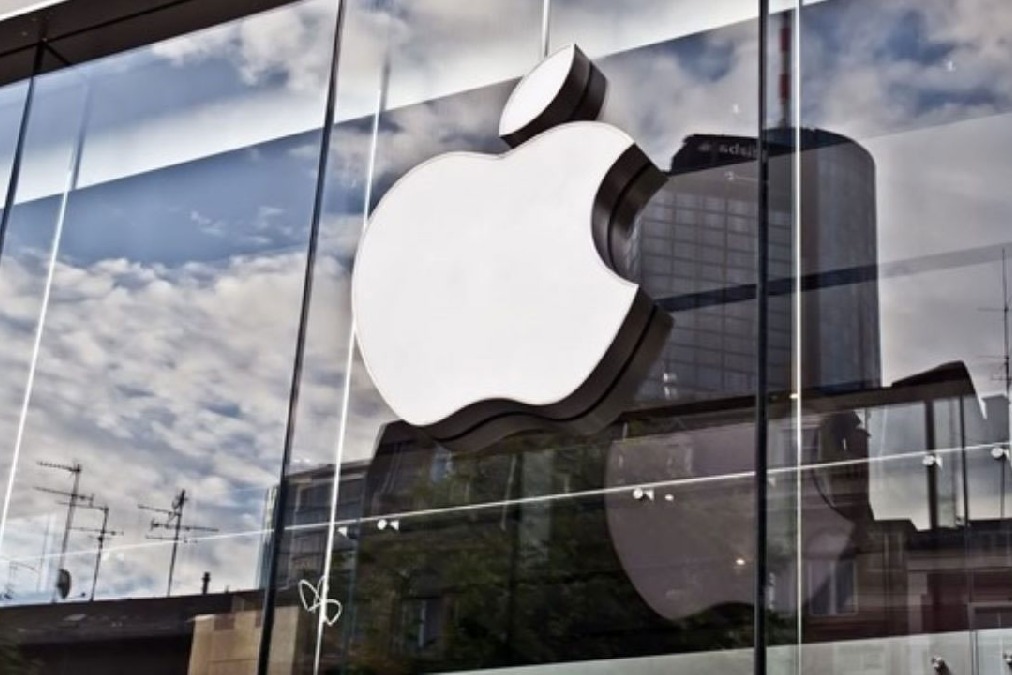 apple pays Rs 36 crores to woman after private photos posted online