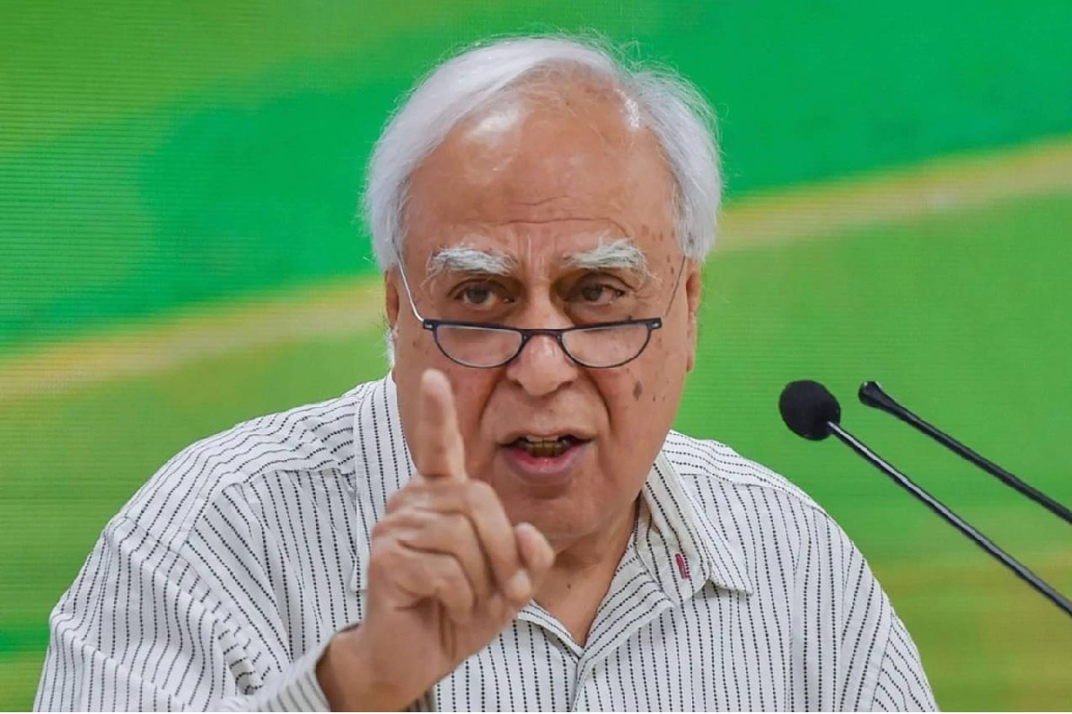 Kapil Sibal Once Again Critical About Congress Errs