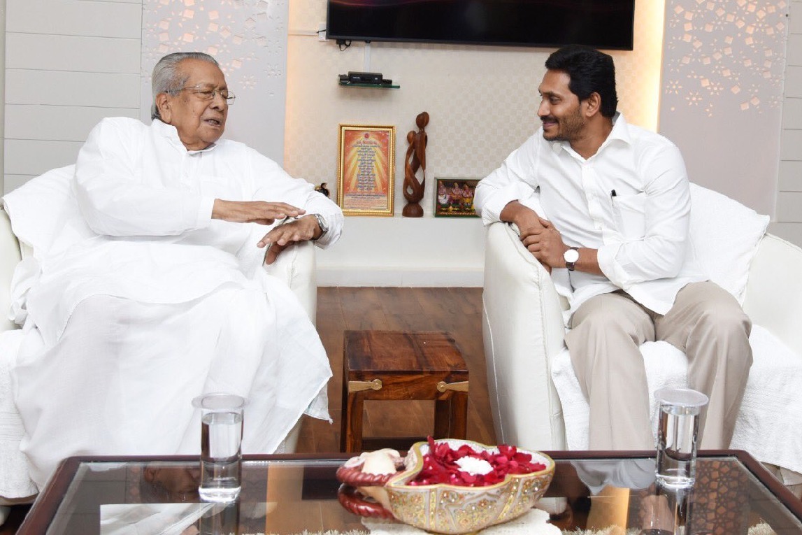 CM Jagan met governor in Rajbhavan