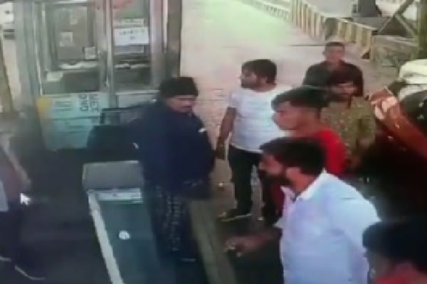 ruckus at toll plaza in rajastan