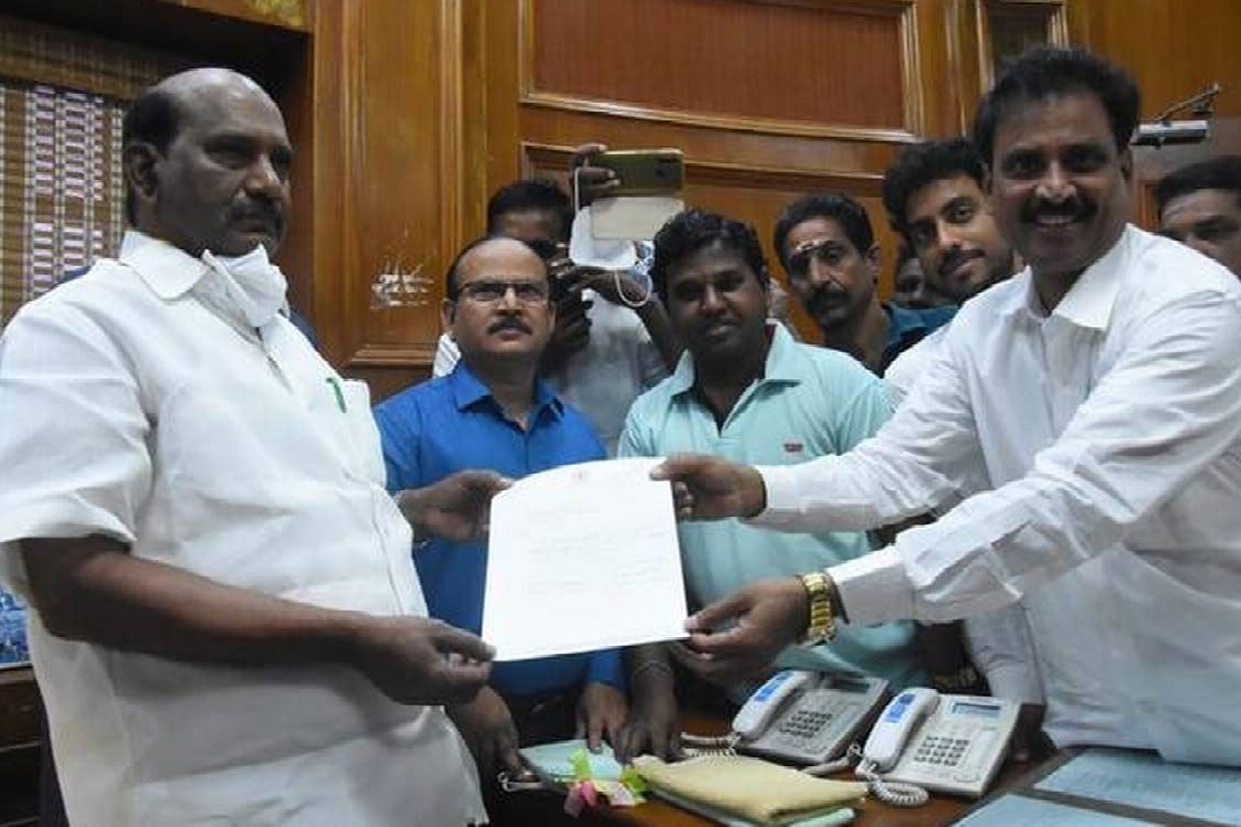 Congress Govt Losses Mejarity in Puducherry Assembly