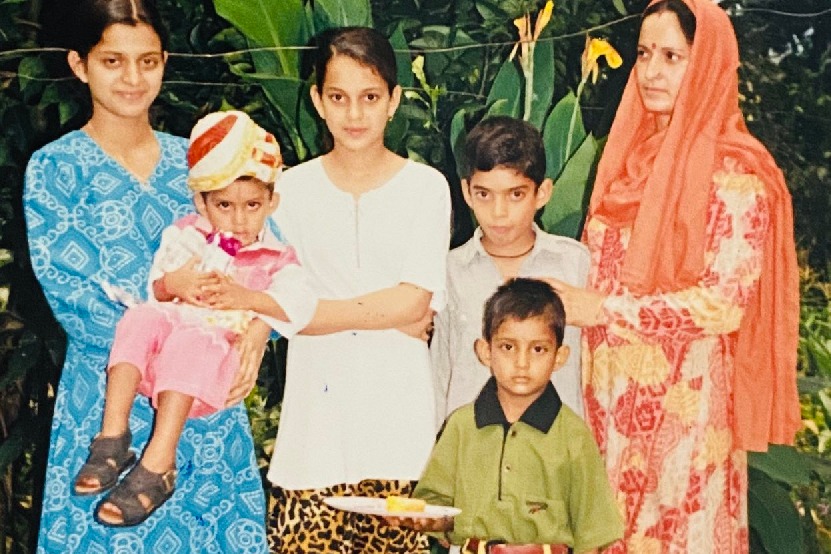 Kangana Ranaut shares a rare family photo from past