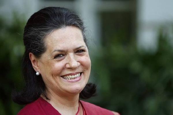 Sonia Gandhi will continue as Congress party chief amidst huge crisis