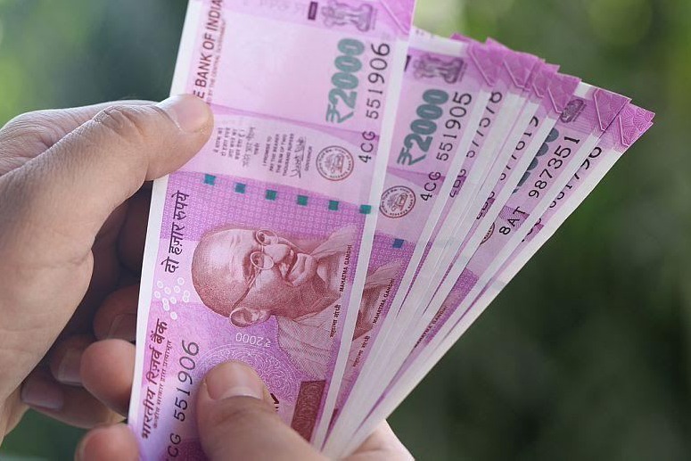 2000 note printing not stopped says Centre
