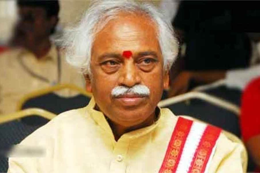 HP Governor Bandaru Dattatreya escapes safely from road accident