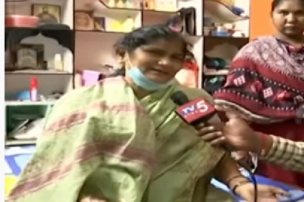 Divya Tejaswini mother Kusuma talks to media 