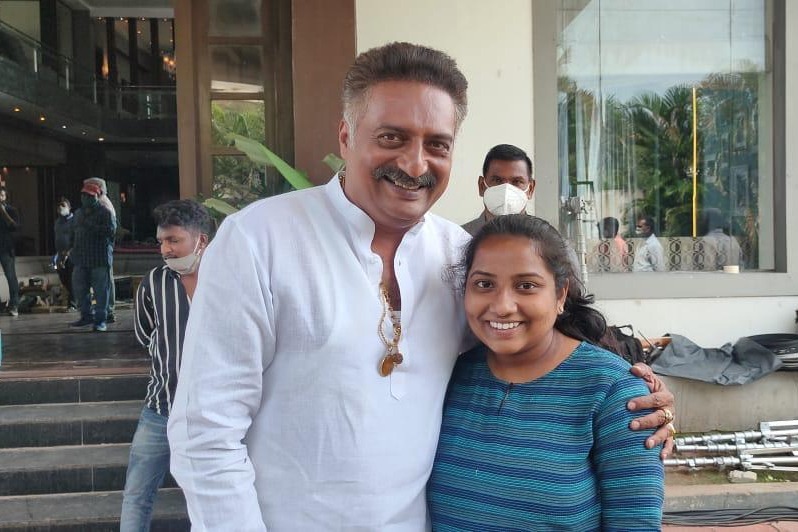 Prakash Raj helps a bright student who seeking to go abroad for complete her post graduation
