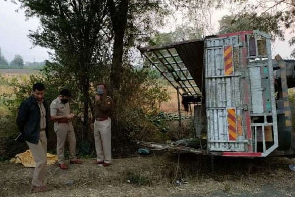16 labourers killed after truck overturns in Jalgaon