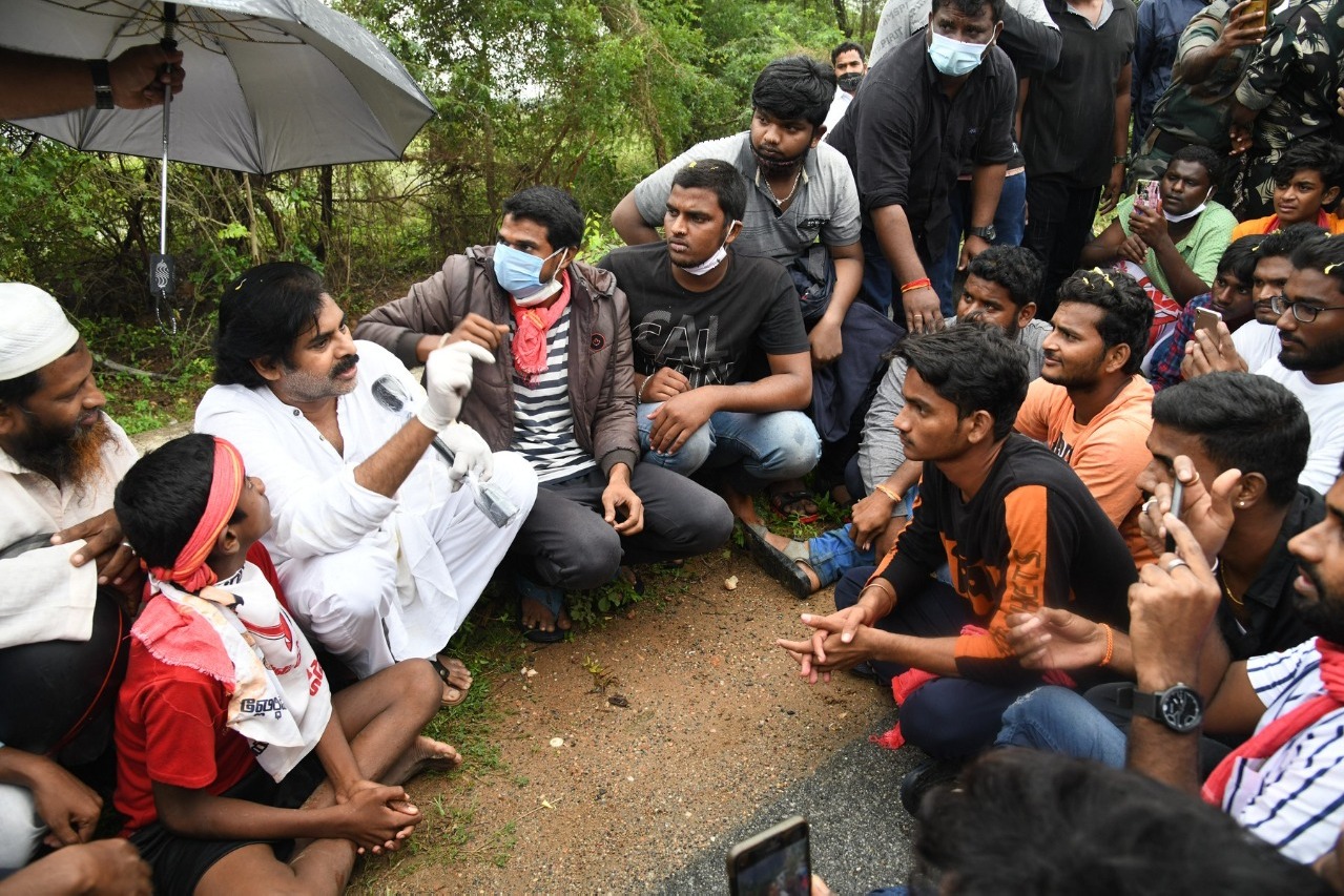 Pawan Kalyan off road meeting with youth in Nellore district 