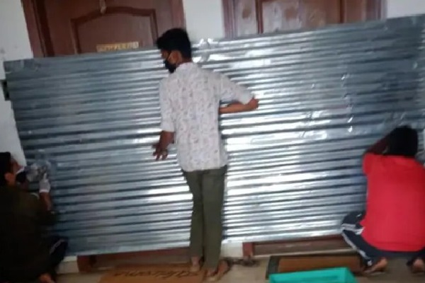 BBMP Officials Seal Two Houses with Metal Sheets