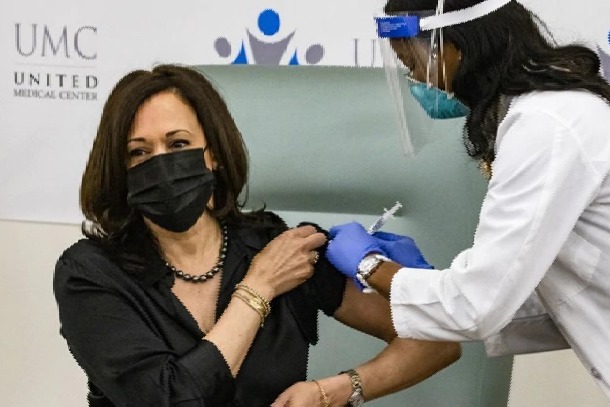 Kamala Harris Take Vaccine Shot Live
