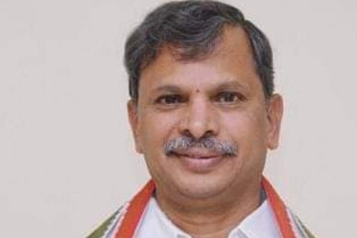 Tulasi Reddy slams government decision over Swaroopananda birthday celebrations