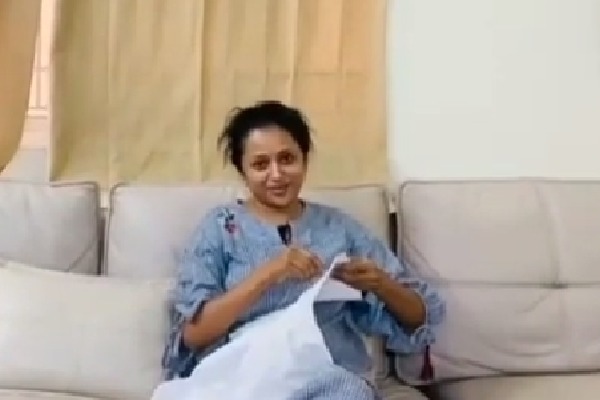 Anchor Suma posts new video of stitching her blouse 