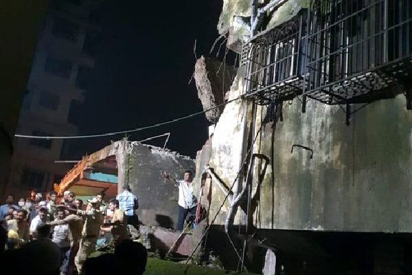 8 Dead After Building Collapses In Bhiwandi