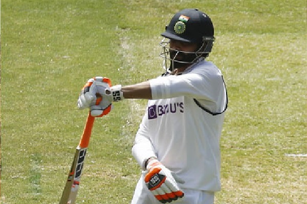 India lead 131 runs in second test