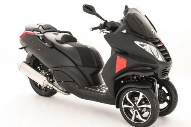 Anand Mahindra feels awesome about Peugeot Metropolis scooter