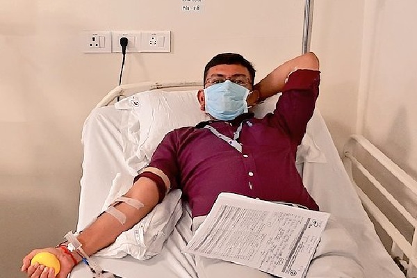 Delhi CM Kejriwal appreciates a reporter who donated his plasma