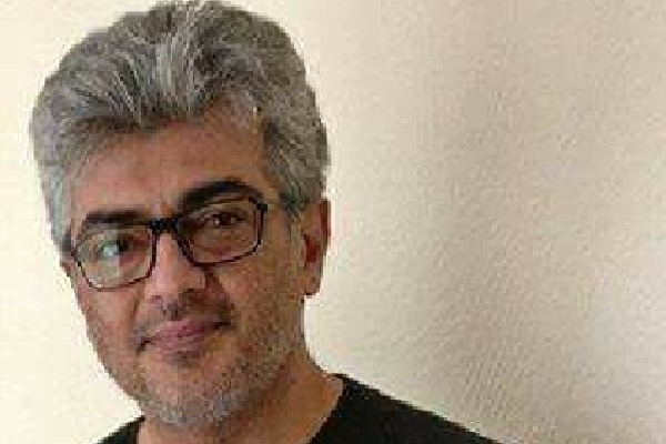 Tamil Hero Ajith helps an Idly vendor in Hyderabad during Valamai shooting