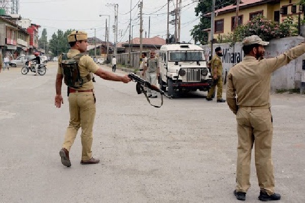 terrorists Attack on Police Near Srinagar