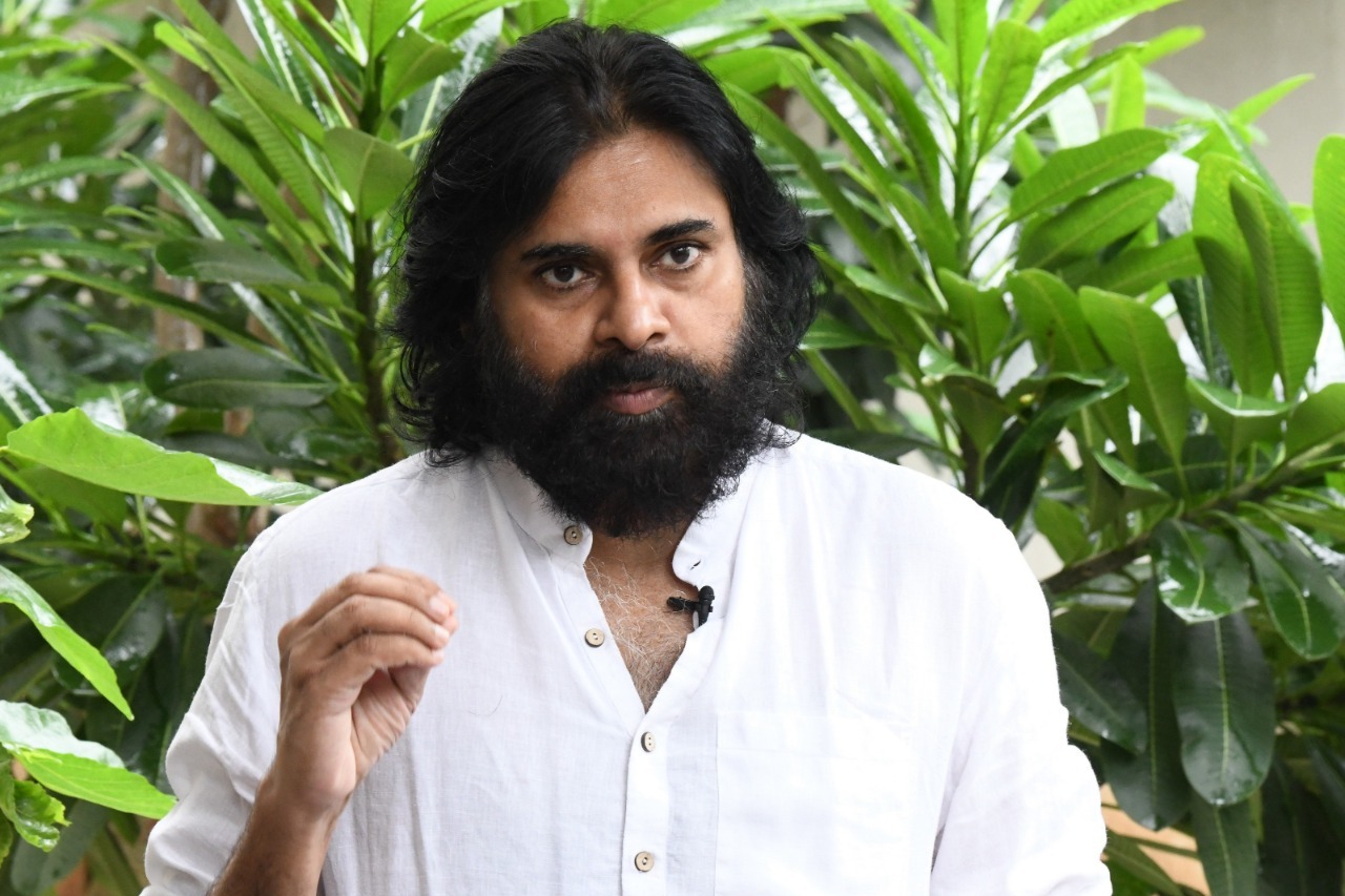 Pawan Kalyan expressed grief after Dasoju Sravan lost his father due to corona