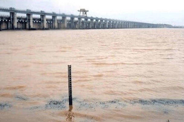 Dhavaleshwaram All Gates Open Amid Heavy Flood in Godavari
