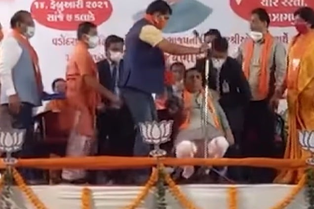 Gujarath CM Faints on Stage