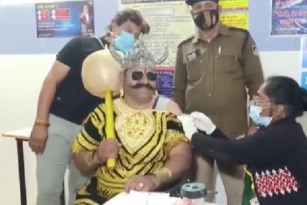 Indore Police dressed like Yamaraj to take corona vaccine 