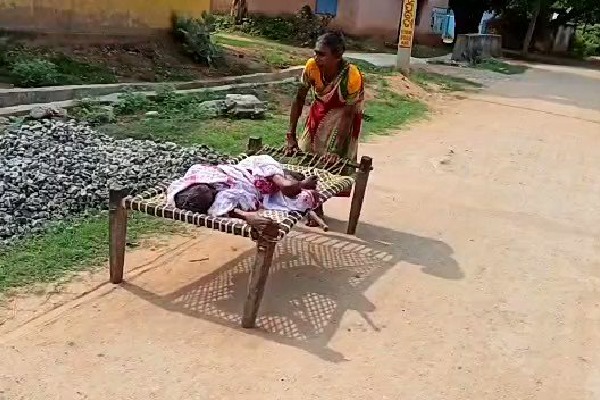 a woman was seen dragging her centenarian mother on a cot