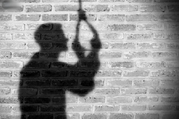 Warangal youth commits suicide because of baldhead scare