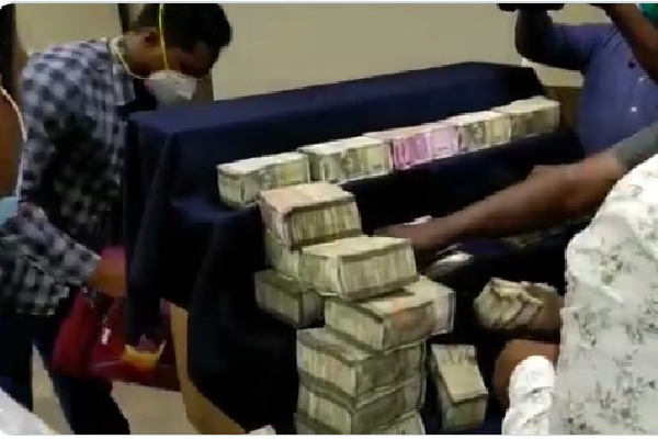 Police seize one crore rupees in Hyderabad