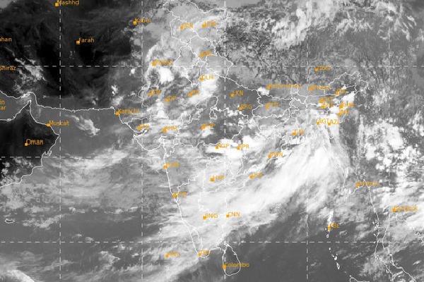 Heavy to heavy rain alert for AP and Telangana