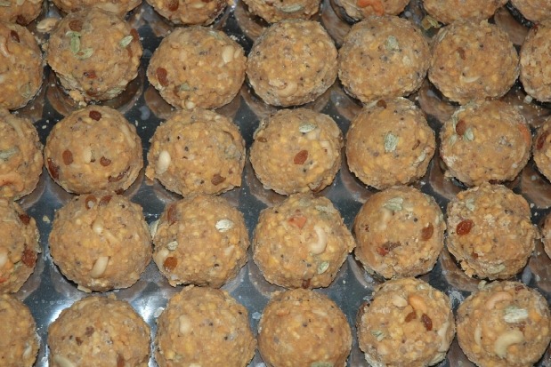 Lakhs of Laddus sold in just three hours