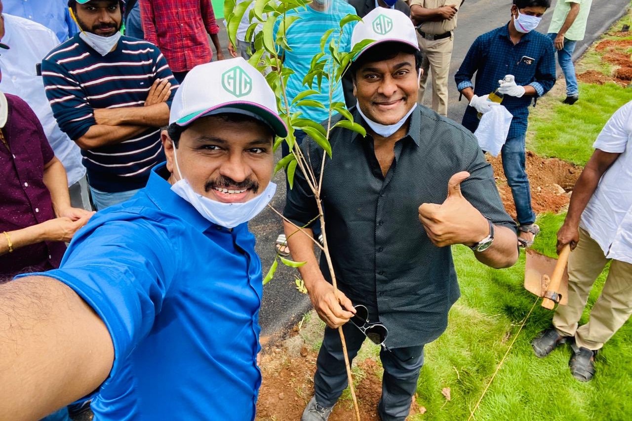 Chiranjeevi and Pawan Kalyan participates in Green India Challenge