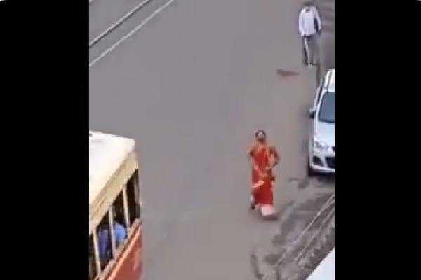 kerala woman helps a man