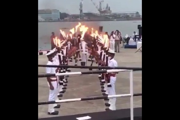 Amazing guard of honor by Indian Navy personnel 