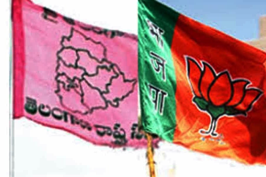 TRS corporator son attacked on BJP leader in Hyderabad
