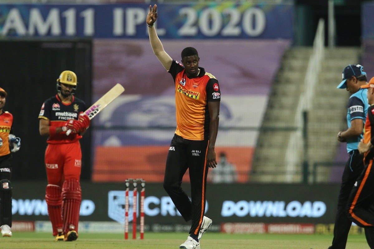 Sunrisers Hyderabad bowlers restricts RCB batsmen successfully 