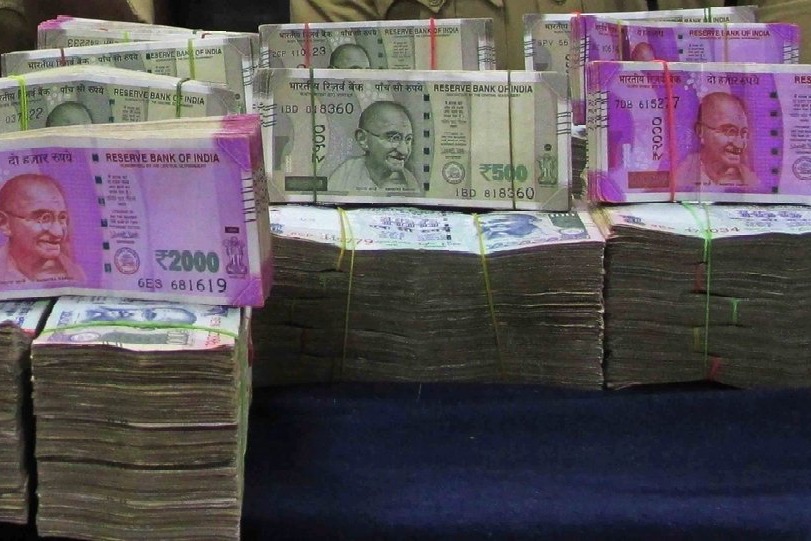 Cash seize at a toll plaza in Kurnool district