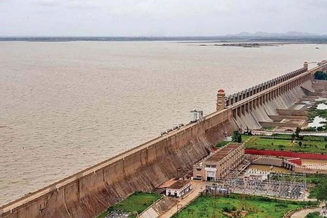 Officials close 33 gates of tungabhadra dam