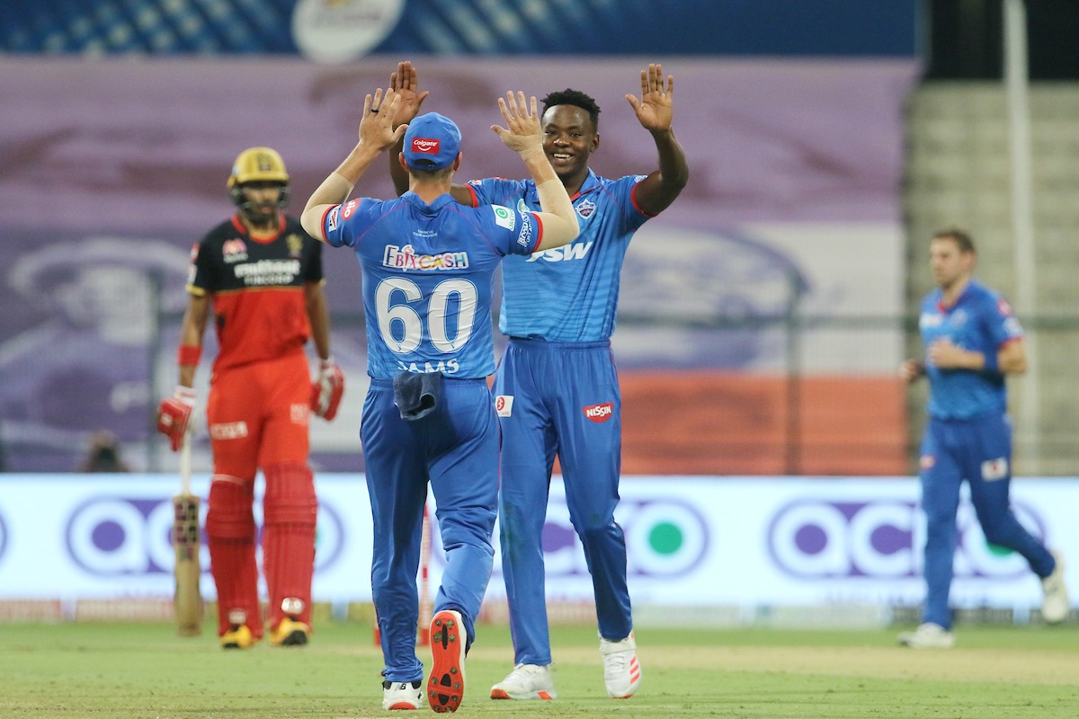 Delhi bowlers restricts Banglore batsmen