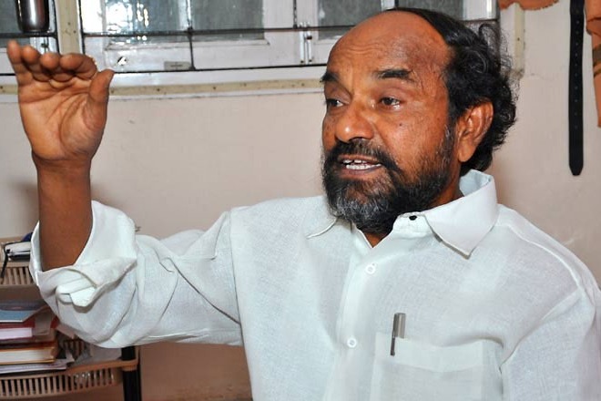 R Krishnaiah Demands to give free laptops and Smartphones to poor students 
