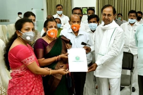 KCR gives appointment letter to Santhoshi