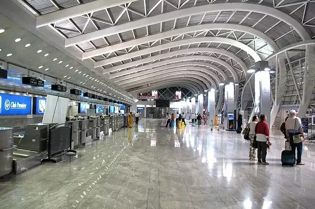 Pay and skip quarantine Cops bust scam at Mumbai airport