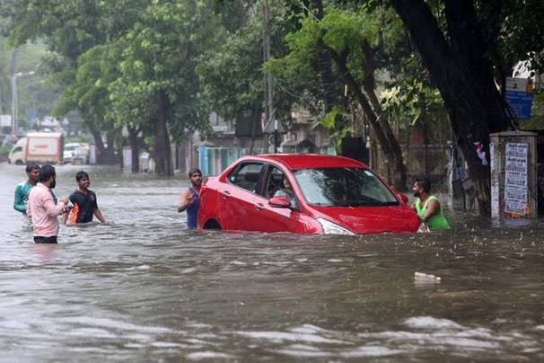 Heavy rains lashes Mumbai city