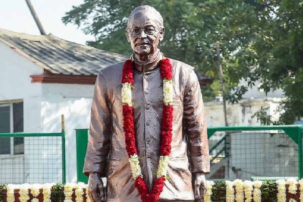 Arun Jaitleys statue unveiled at Feroz Shah Kotla stadium