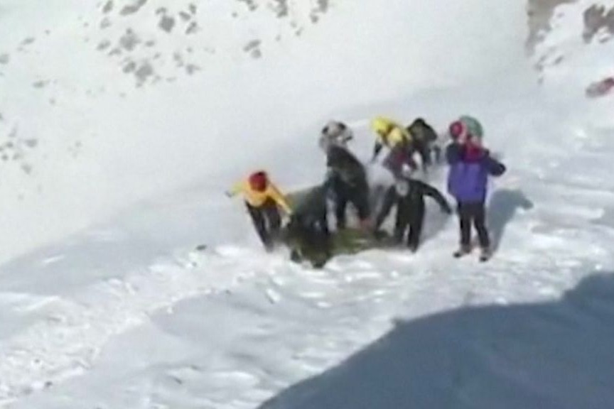 10 climbers died due to avalanche